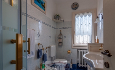 Marano di Gaggio M, appartamento ristrutturato con ingresso indipendente, garage doppio e terreno privato_12