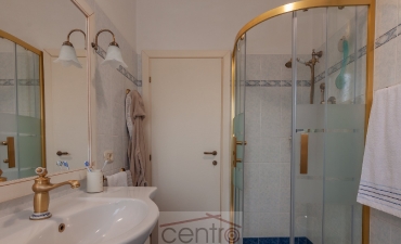 Marano di Gaggio M, appartamento ristrutturato con ingresso indipendente, garage doppio e terreno privato_13