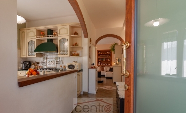 Marano di Gaggio M, appartamento ristrutturato con ingresso indipendente, garage doppio e terreno privato_3