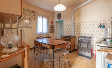 IL BORGO: COMPLESSO CON 3 APPARTAMENTI E TERRENI in località Montione, nella zona splendida vicino al Borgo La Scola._30