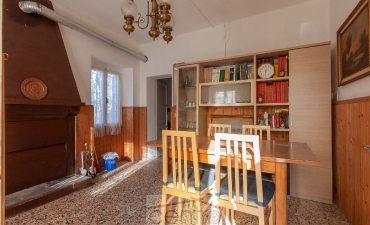 IL BORGO: COMPLESSO CON 3 APPARTAMENTI E TERRENI in località Montione, nella zona splendida vicino al Borgo La Scola._5