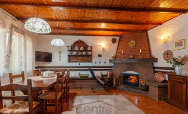 CASA DEI TRE CAMINI: VILLA BIFAMILIARE CON PISCINA_11
