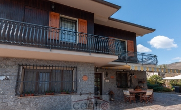 CASA DEI TRE CAMINI: VILLA BIFAMILIARE CON PISCINA_38