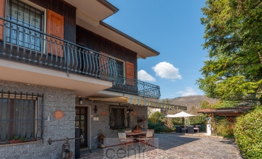 CASA DEI TRE CAMINI: VILLA BIFAMILIARE CON PISCINA_3